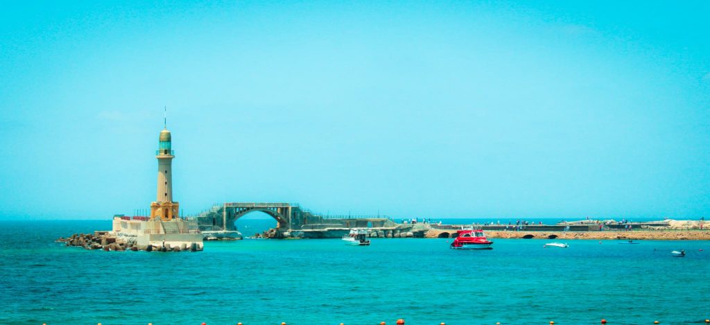Ø§Ù„ÙÙ† Ø¹Ù„Ù‰ ØµØ®ÙˆØ± Ø¨Ø­Ø± Ø§Ù„Ø¥Ø³ÙƒÙ†Ø¯Ø±ÙŠØ© â€