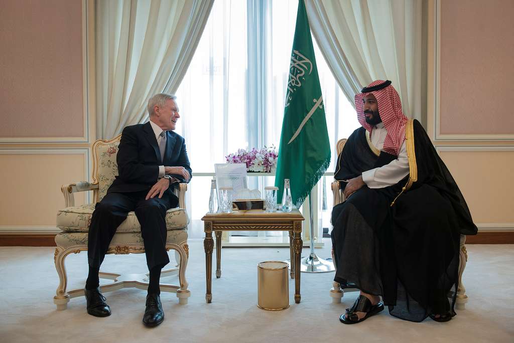 سمو ولي العهد محمد بن سلمان في لقاء مع وزير البحرية الأميركية